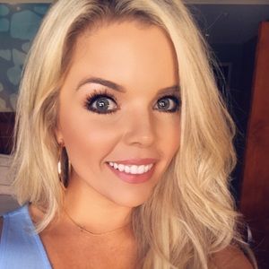 Meet your Posher, Carrie